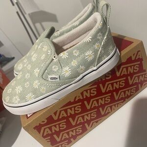 Vans slip on daisy toddler size 8